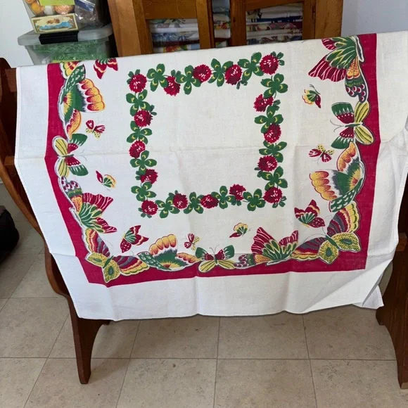 Bright vintage tablecloth 26”x32” square - Picture 2 of 4